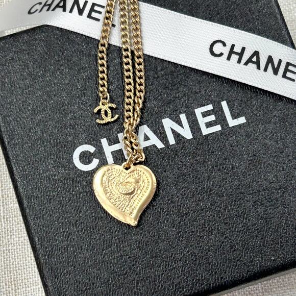 18k Gold Plated Chanel Black Enamel Heart CC Logo Luxury Holiday Gift Luxury - Picture 4 of 7